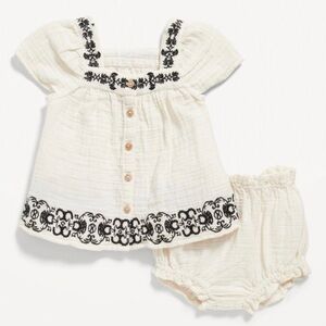 Flutter-Sleeve Baby Outfit with Black Embroidery
